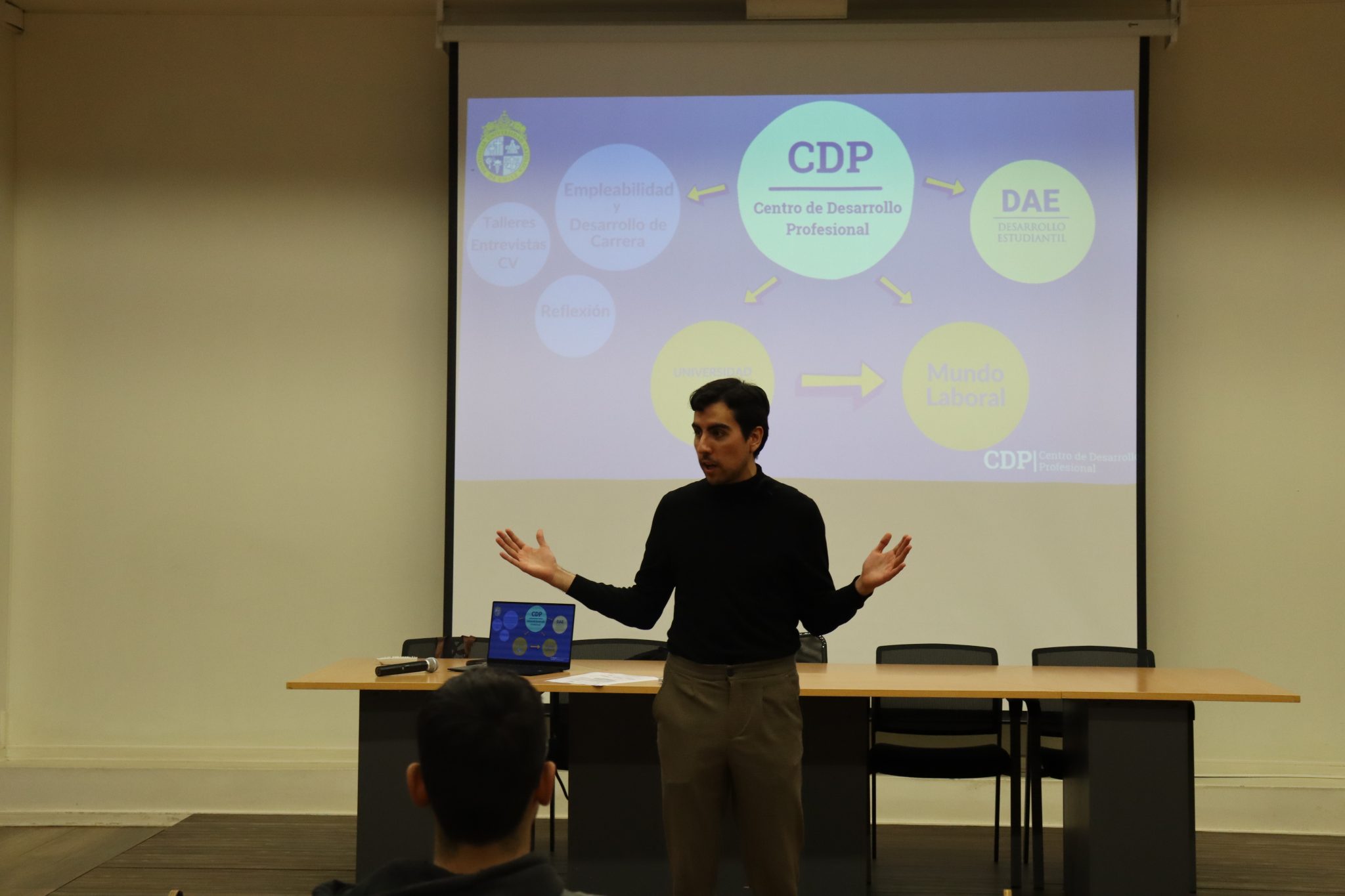 Expositor presentando