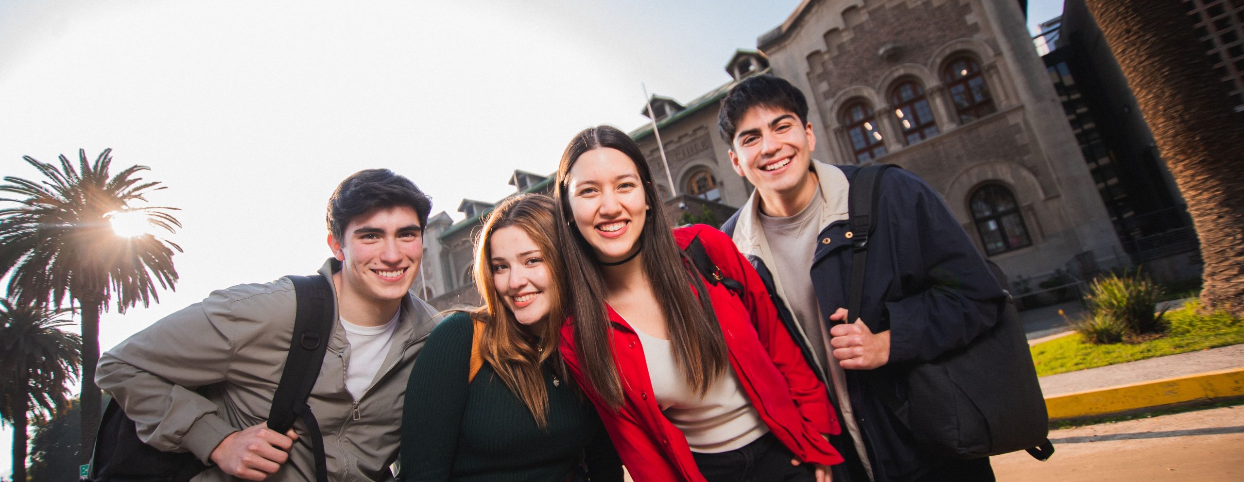 Apoyo para Postgrado en el Extranjero College UC 2026